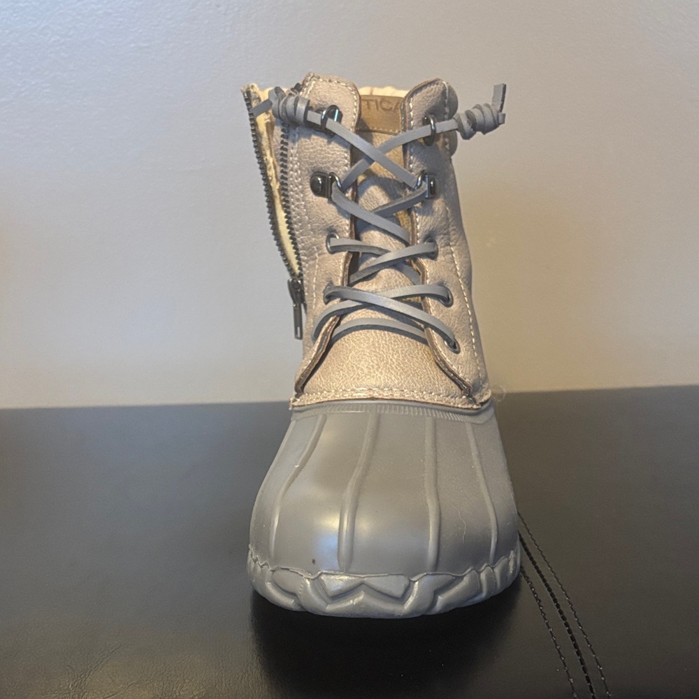 Nautica Women's Metallic and Gray Winter Boots